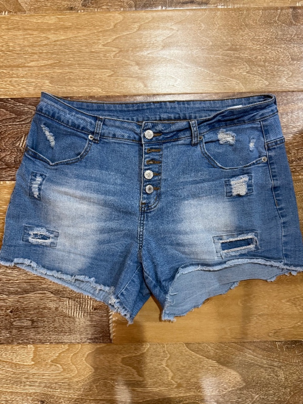 ZOLUCKY stretchy jean shorts ripped/frayed, pockets, button down size LARGE